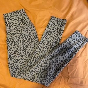 Leopard print leggings